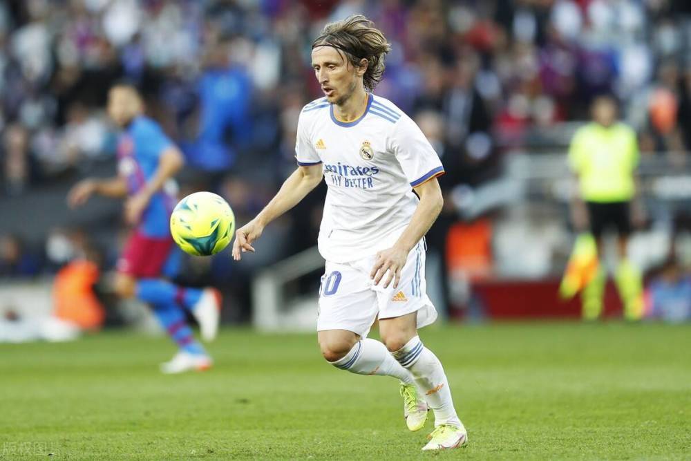 费城人队老将莫耶在 45 岁高龄拿下 16 胜，展示了慢球速投手的极致生存术